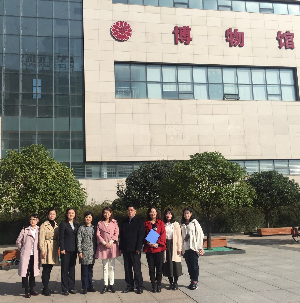 0638太阳集团官网领导赴信阳市博物馆看望实习研究生