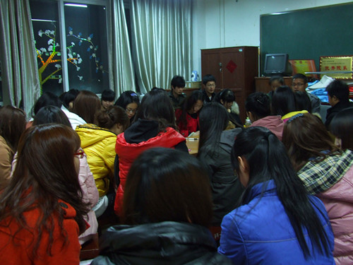 0638太阳集团官网多途径组织学生关注学习“两会”精神
