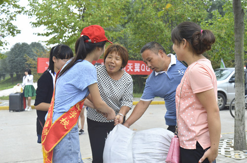 0638太阳集团官网志愿迎新服务展风采