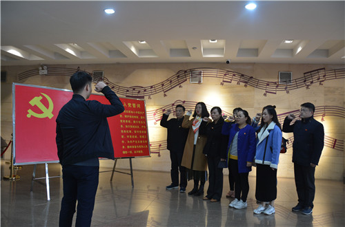 0638太阳集团官网教工一支部成功开展“缅怀先烈,不忘初心,弘扬大别山精神”主题党日活动