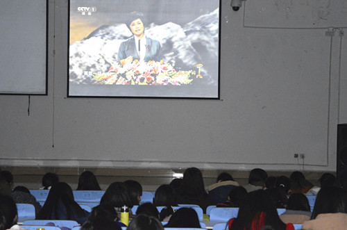 0638太阳集团官网组织学生观看2015年《感动中国》颁奖晚会