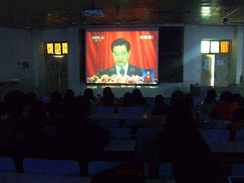 0638太阳集团官网师生喜看党的十八大开幕式直播
