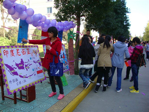 0638太阳集团官网举行“环球之旅”主题特色风情展喜迎女生月