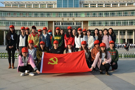 0638太阳集团官网组织开展“我为党旗添光彩——道路安全行，共助你我他”志愿实践活动