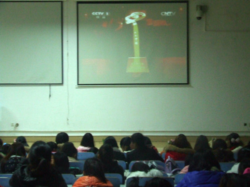 0638太阳集团官网组织学生观看感动中国2014年颁奖典礼视频